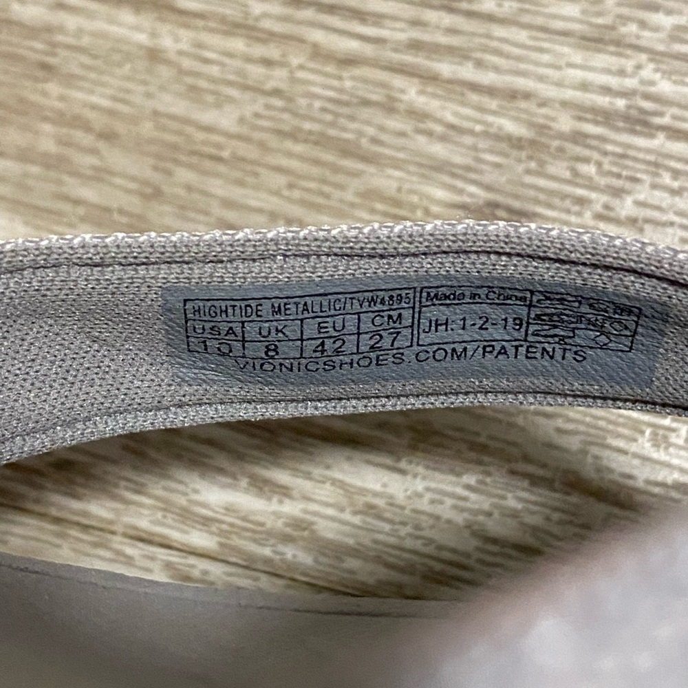 VIONIC HIGHTIDE METALLIC THONG SANDALS - Picture 4 of 7